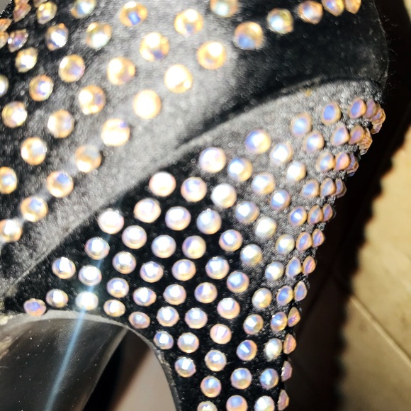 Brand new silk pumps with stones - Picture 7 of 7